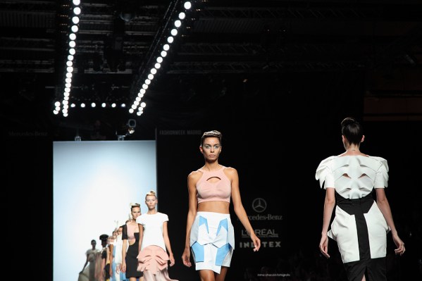 Edición Septiembre 2014 de Mercedes-Benz Fashion Week Madrid. Desfile LEYRE VALIENTE. Fotografía de INMA CHACÓN 