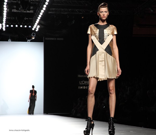 Edición Septiembre 2014 de Mercedes-Benz Fashion Week Madrid. Desfile LEYRE VALIENTE. Fotografía de INMA CHACÓN 