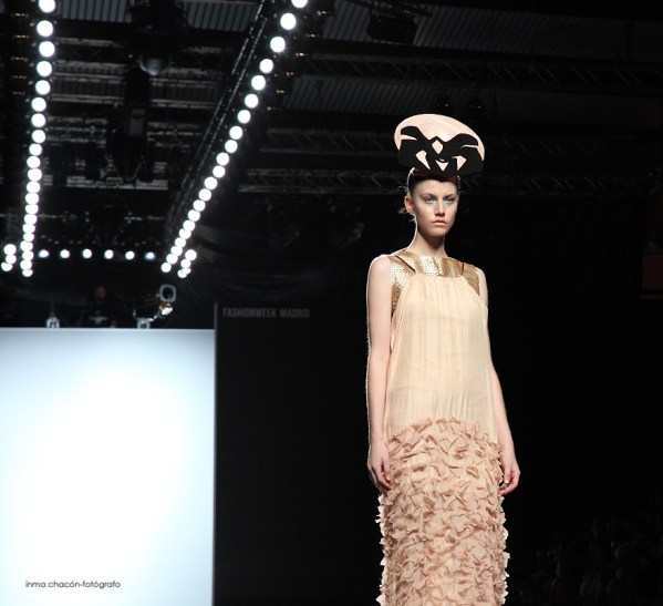 Edición Septiembre 2014 de Mercedes-Benz Fashion Week Madrid. Desfile LEYRE VALIENTE. Fotografía de INMA CHACÓN 